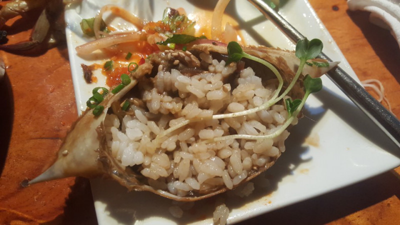 「がんじゃんゲジャン」(醤油蟹)の甲羅にご飯を入れて食べるのが正式の食べ方！！