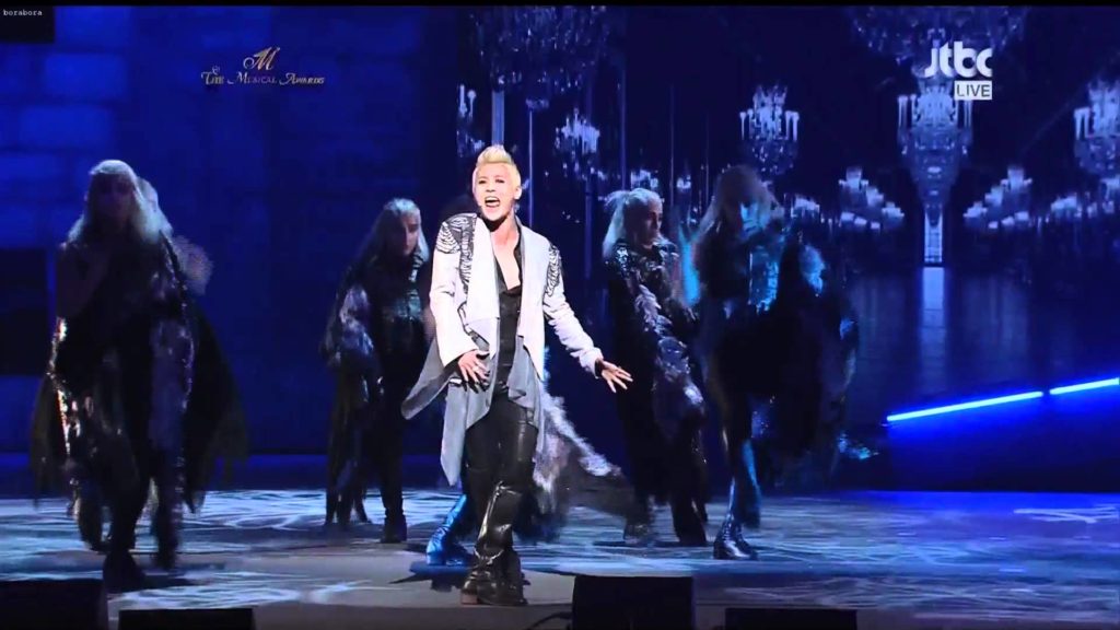 2012年から始まったミュージカル「エリザベート」で熱演するキム・ジュンス