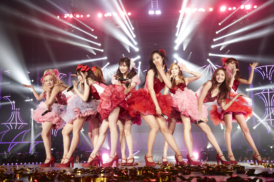 ステージに立った少女時代 8メンバー（2013年）