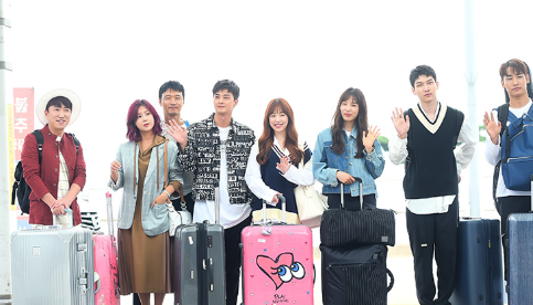 仁川空港に集まった8人出演者たち