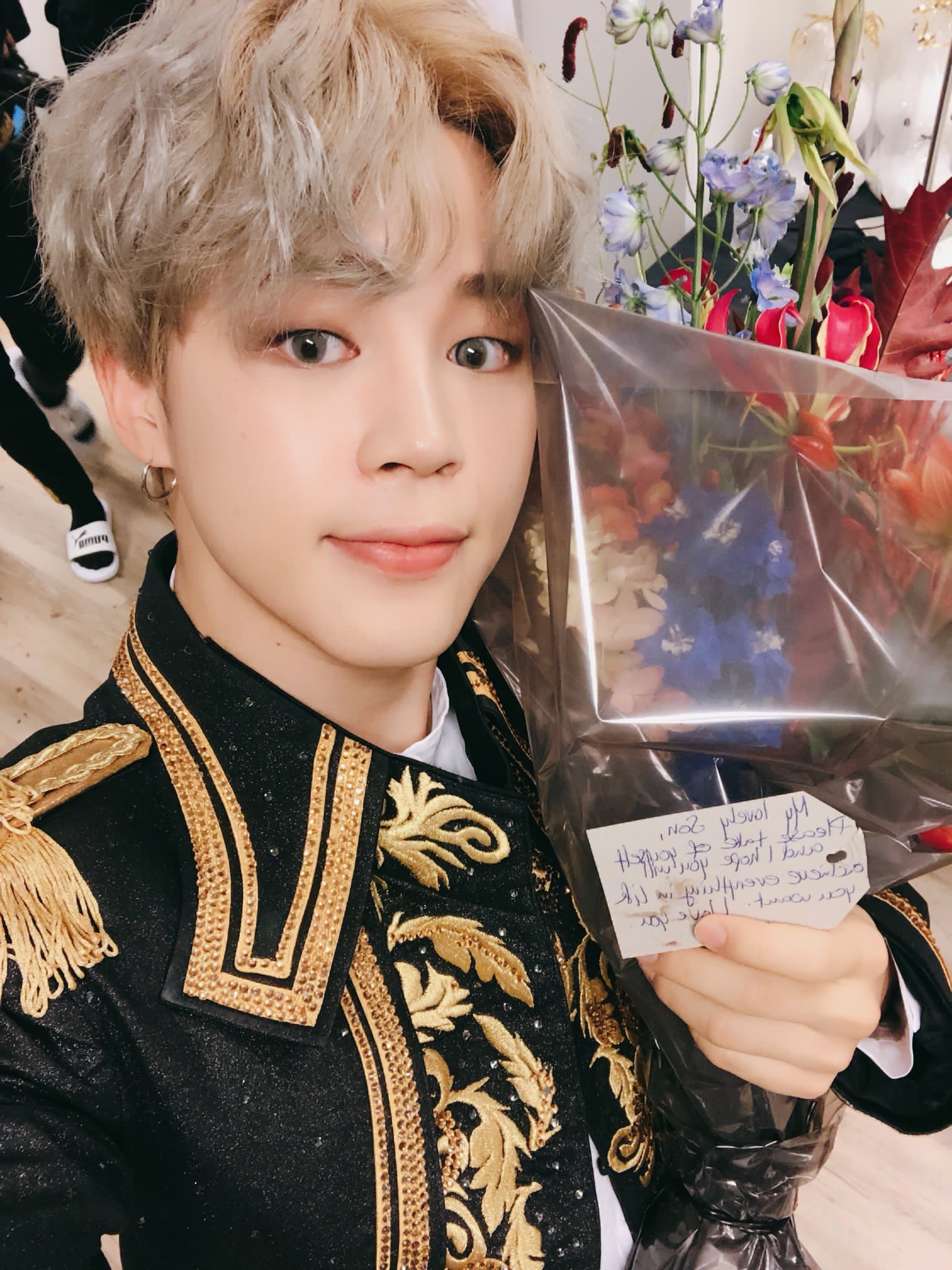 BTS(防弾少年団) ジミン、V LIVE中に映りこんだものに顔面蒼白