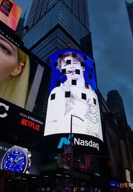 ニューヨークタイムズスクエアに出現した ジミンの広告