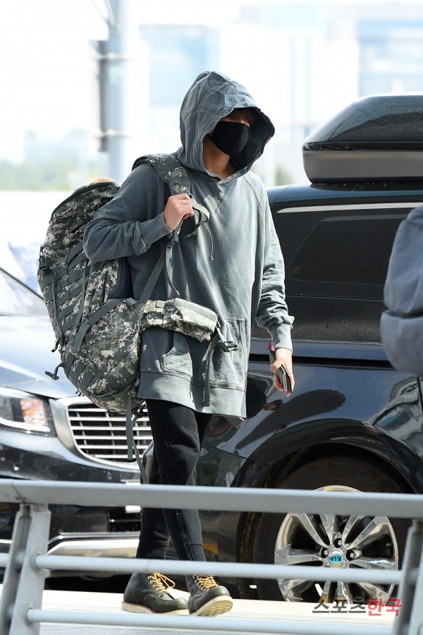 BTS 空港 ファッション ジョングク