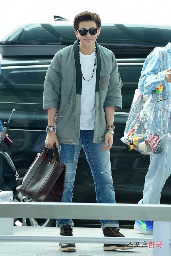 BTS 空港 ファッション RM