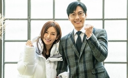 KBS2TV新週末ドラマ「世界で一番かわいい私の娘」に特別出演した俳優 イ・サンウ(右)