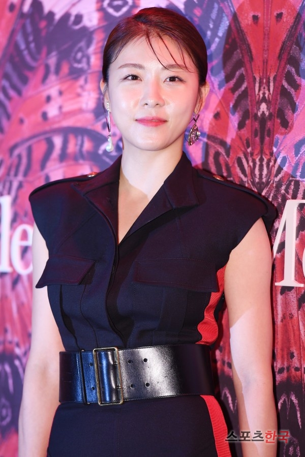 映画「担保」で成人したスンイ役を演じる女優 ハ・ジウォン