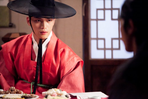 鮮やかな韓服でジェジュンの美しさが一層引き立つ!