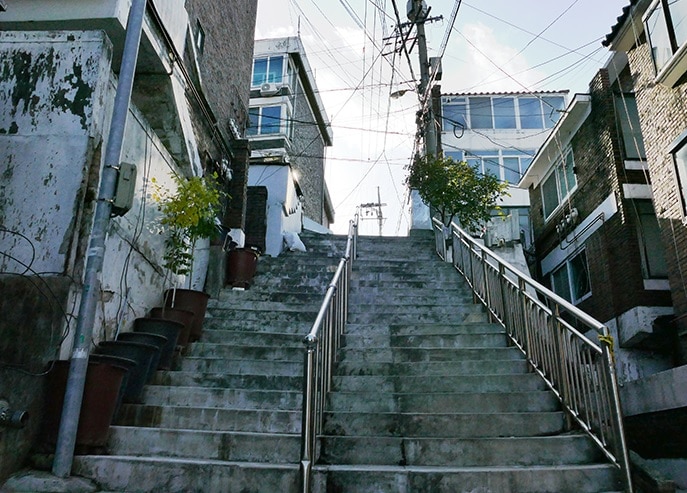 ロケ地巡りの一つとなっている階段
