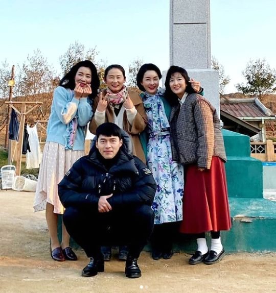 北朝鮮の舎宅団地のマダムたちとヒョンビン