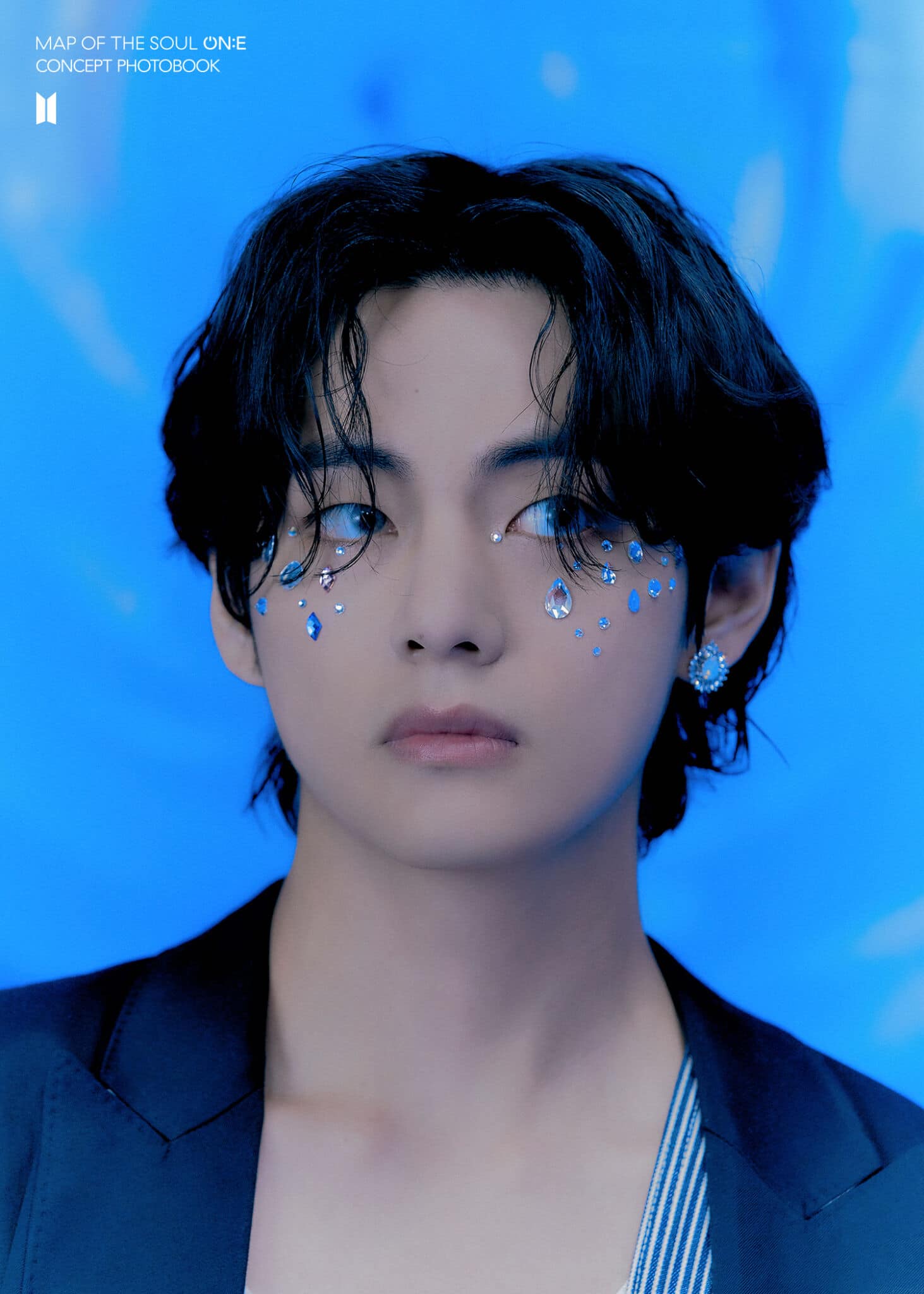 BTS V、可哀想な手が顔の上に? 妖艶な雰囲気を醸し出す「手の逆襲」 - DANMEE ダンミ