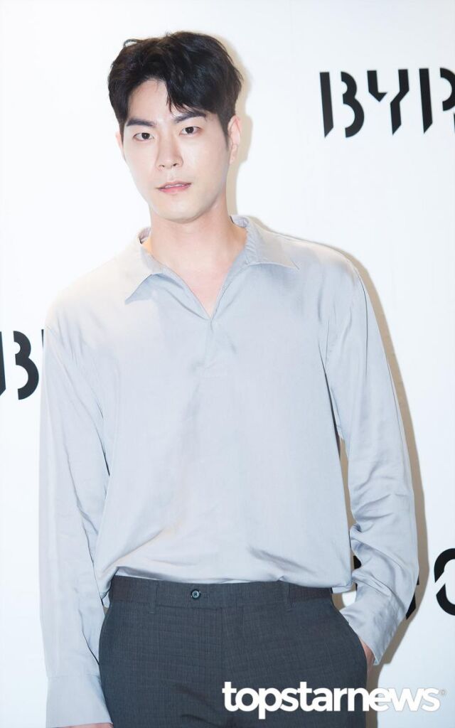 俳優のホン・ジョンヒョンは、SBS『麗<レイ>～花萌ゆる8人の皇子たち～(邦題/2016)』で悪役に扮した。