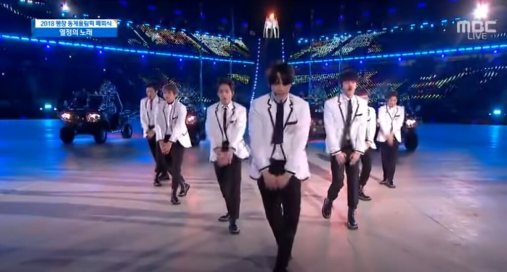 EXOは『2018年平昌冬季オリンピック』の閉会式で『Growl』を披露した