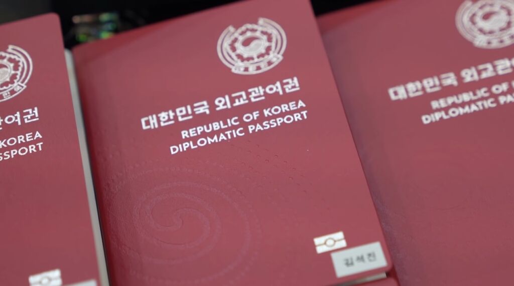 "外交官パスポート"とは