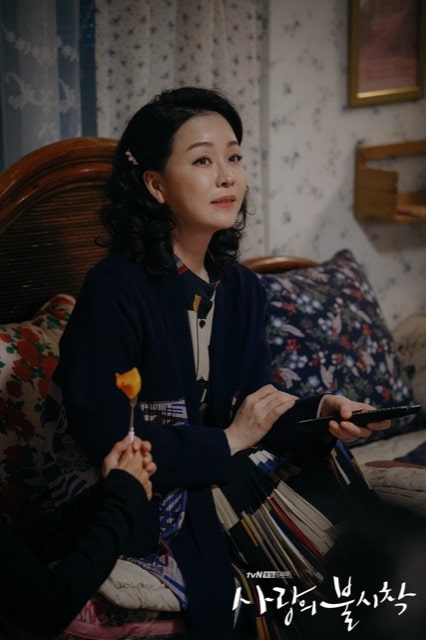 北朝鮮に住む大佐の妻マ・ヨンエ役に扮したキム・ジョンナン