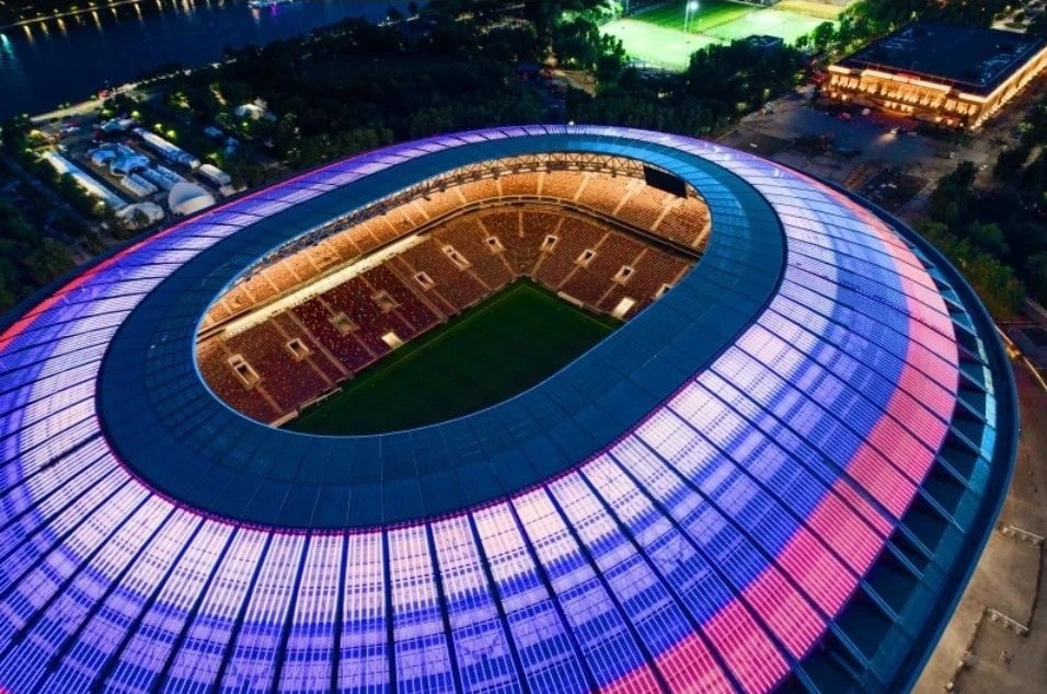 2021年に行われたルジニキ・スタジアムのライトアップ