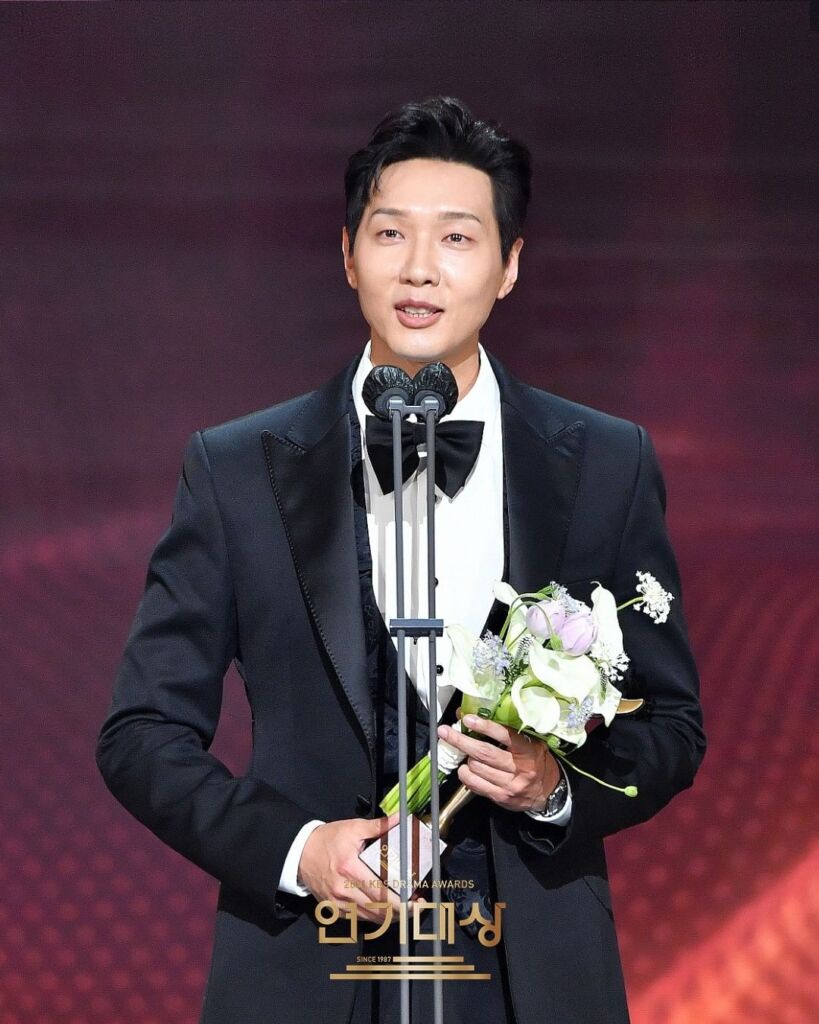 KBS演技大賞とカップル賞を受賞したチ・ヒョヌ
