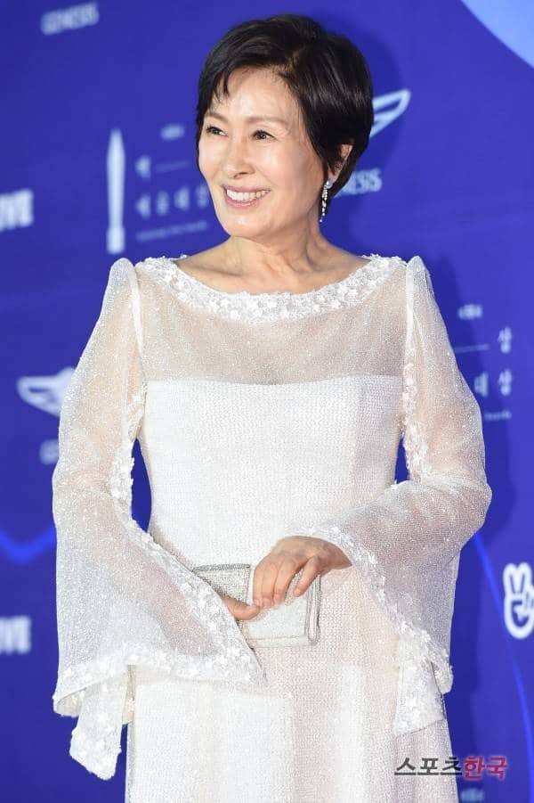 女優のキム・ヘジャは韓国の全世代から愛されている