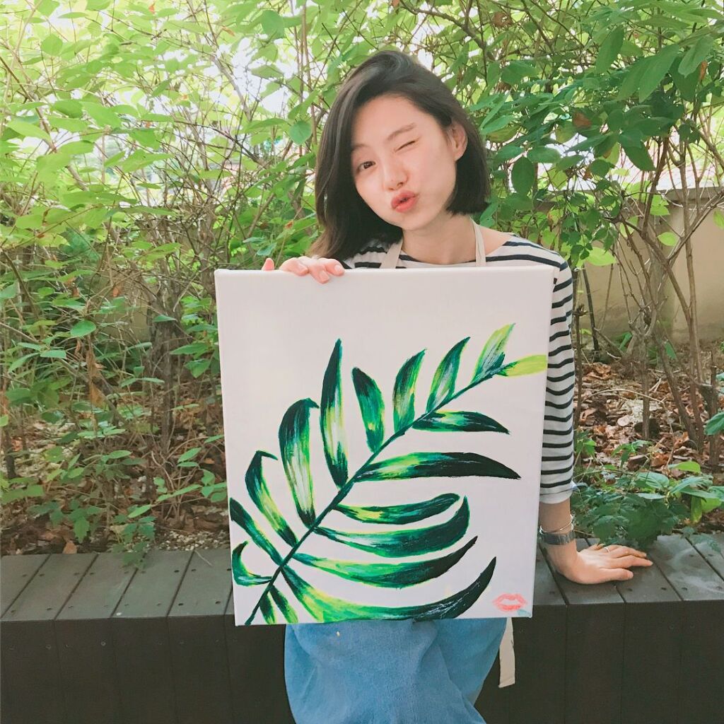 絵の写真をインスタグラムに公開した、パク・スジン。