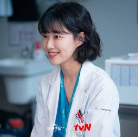 tvN(Netflix)『賢い医師生活(2020)』シリーズで名を広めたハ・ユンギョン