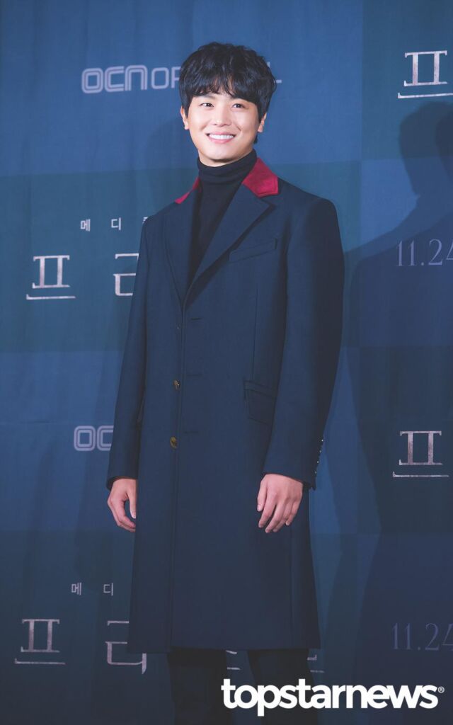 俳優ヨン・ウジンはKBS『七日の王妃(2017)』でパク・ミニョンの相手役を務めた
