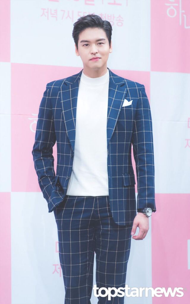 俳優イ・ジャンウは、『人生最高の贈り物～ようこそ、サムグァンハウスへ～(2020/KBS2)』に出演した