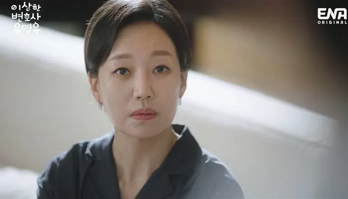 チン・ギョンは、ENA(Netflix)『ウ・ヨンウ弁護士は天才肌』で見事な演技を披露した。