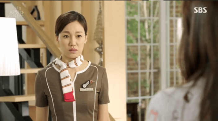 チン・ギョンは、SBS『君を愛した時間～ワタシとカレの恋愛白書(2015)』で客室乗務員役に扮した。