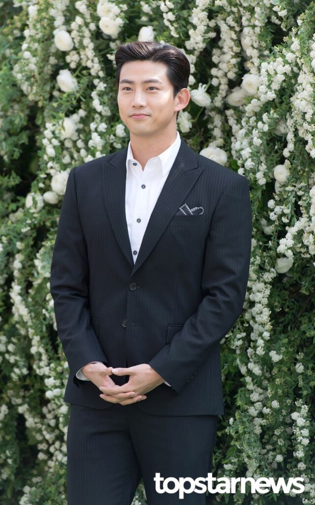 オク・テギョン(2PM)は歌手兼俳優。