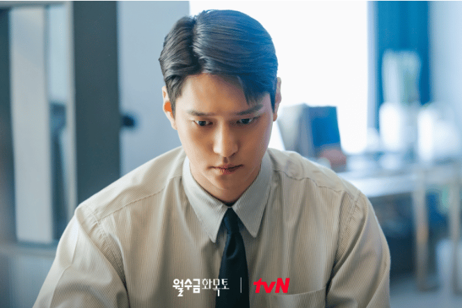 コ・ギョンピョは、『月水金火木土(tvN)』でミステリアスな役柄に扮している。
