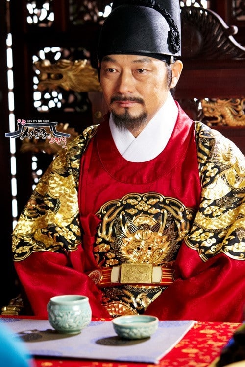 チョ・ソンハは、『トキメキ☆成均館スキャンダル(KBS2/2010)』で、朝鮮第22代王の正祖(チョンジョ)に扮した。