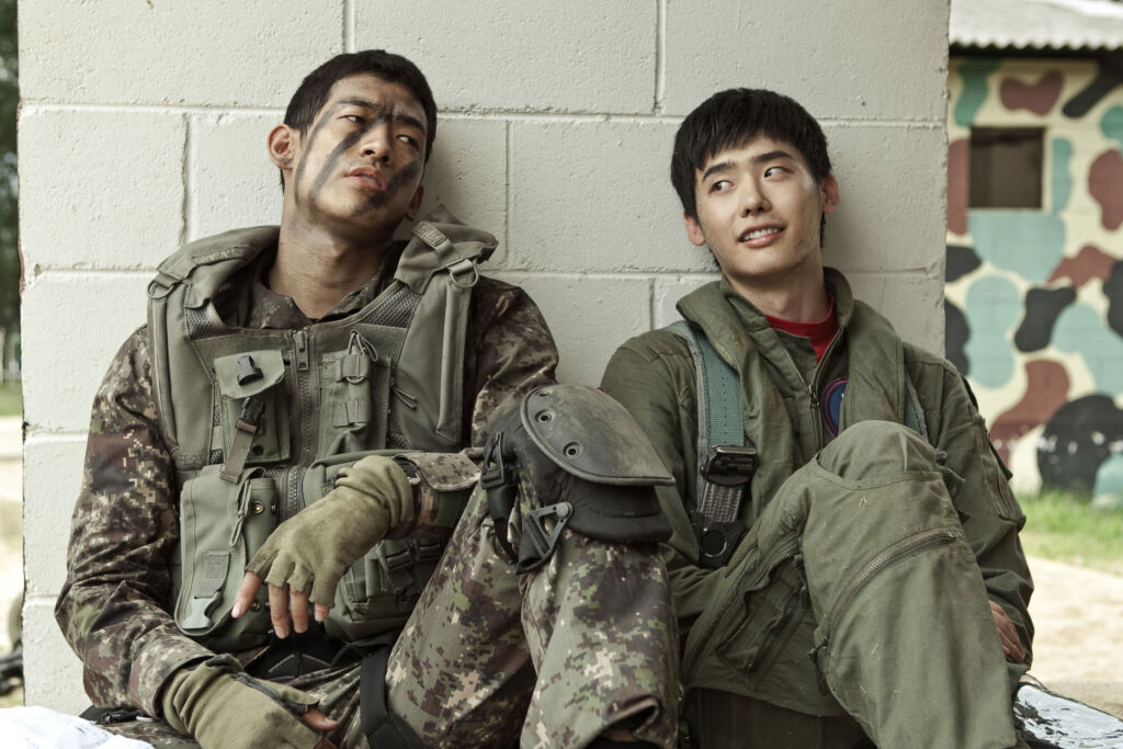 イ・ジョンソクは韓国空軍の戦闘機操縦士役、チョン・ソグォンはレスキュー隊員役を演じた。(画像出典：Daum)