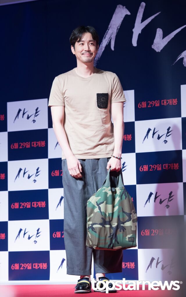 チェ・ウォニョンは、2016年6月に映画のVIP試写会にラフなスタイルで登場した。