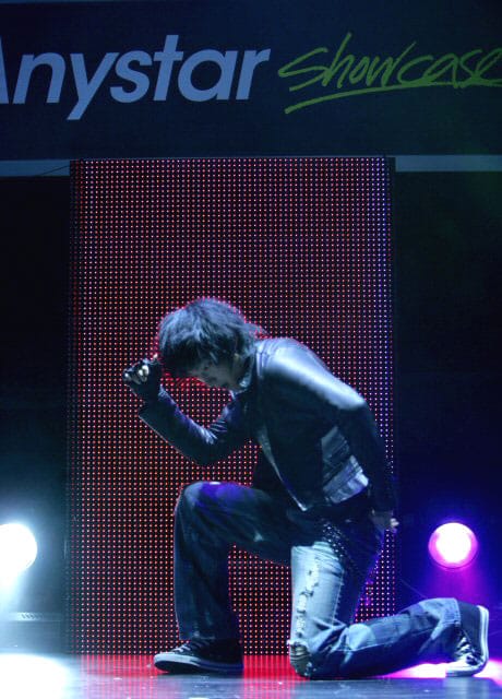 イ・ジュンギは、『Anystar』のミュージックビデオ以外にも、同曲のイベントでダンスを披露した