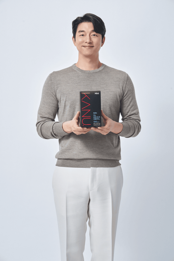 コン・ユは、『MAXIM.KANU』の広告モデルを務める