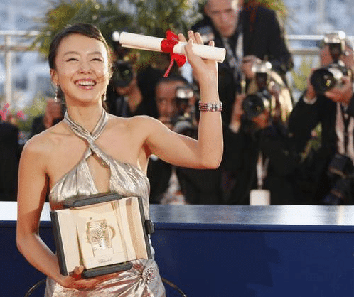 チョン・ドヨンは、『カンヌ国際映画際』で主演女優賞を手にした