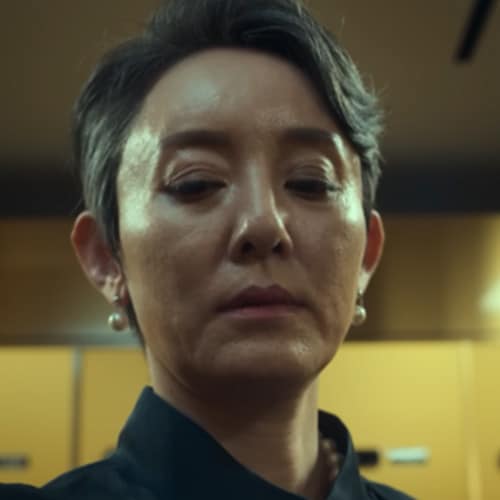 ヨンジンの母 (ユン・ダギョン扮 / 画像出典：Netflix Korea YouTube キャプチャー)