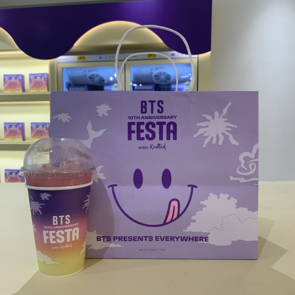 BTS FESTA仕様に変身したカップホルダー、ショッパー！