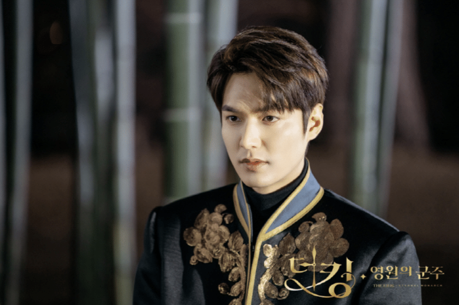 SBS『ザ・キング: 永遠の君主』は俳優イ・ミンホがカリスマ溢れる皇帝役を演じた