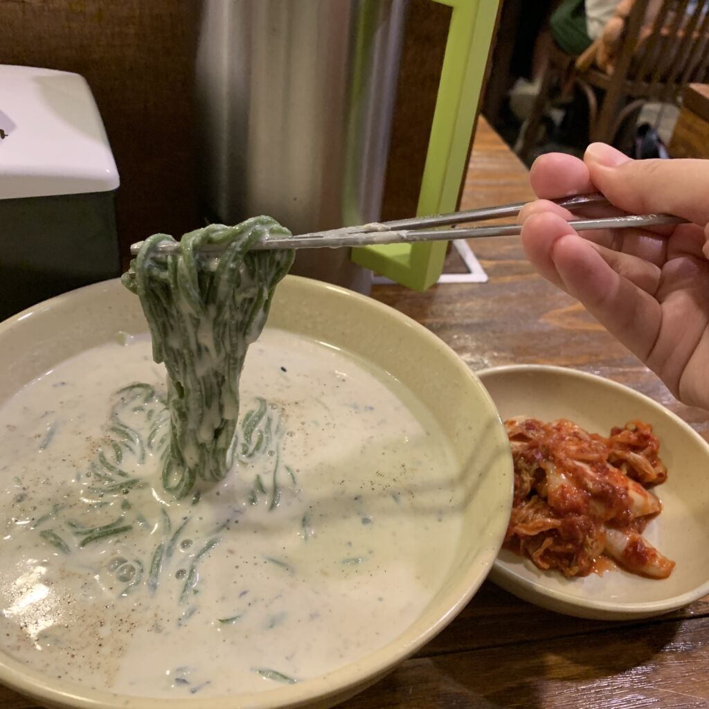 コングクス明洞餃子