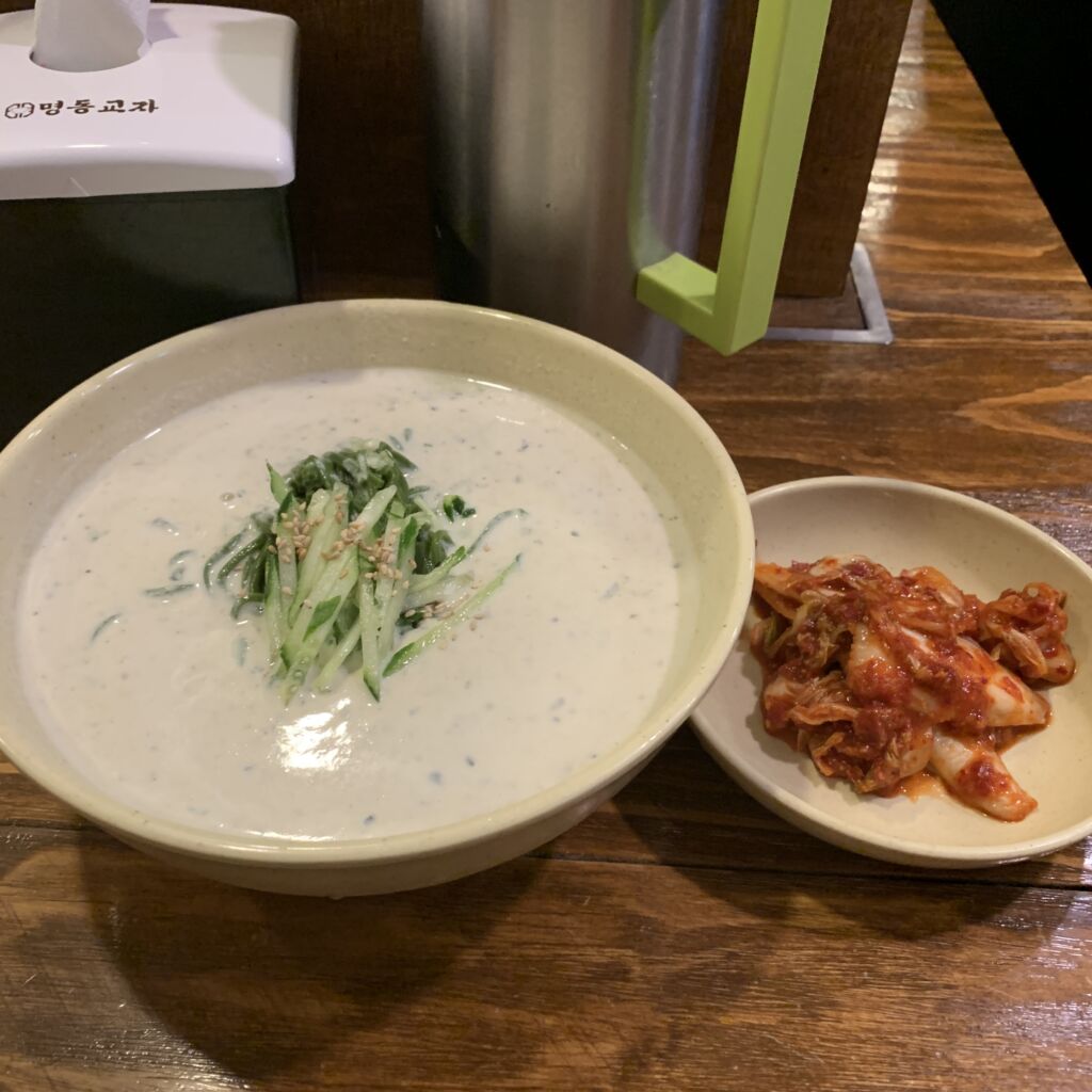 コングクス 明洞餃子