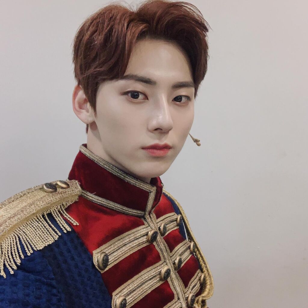 ファン・ミンヒョン NU'EST 