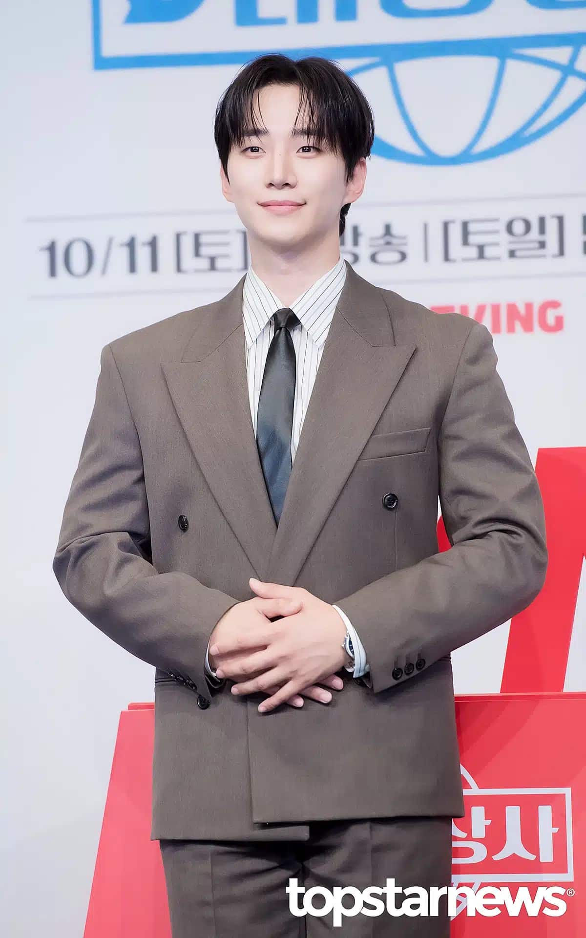 イ・ジュノは、『CASHERO～ヒーローは現金を持つ～』で主演を務める