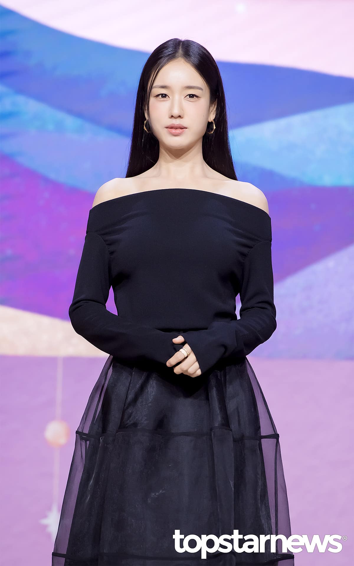 アン・ウンジンは、『ダイナマイト・キス』で主演を務める