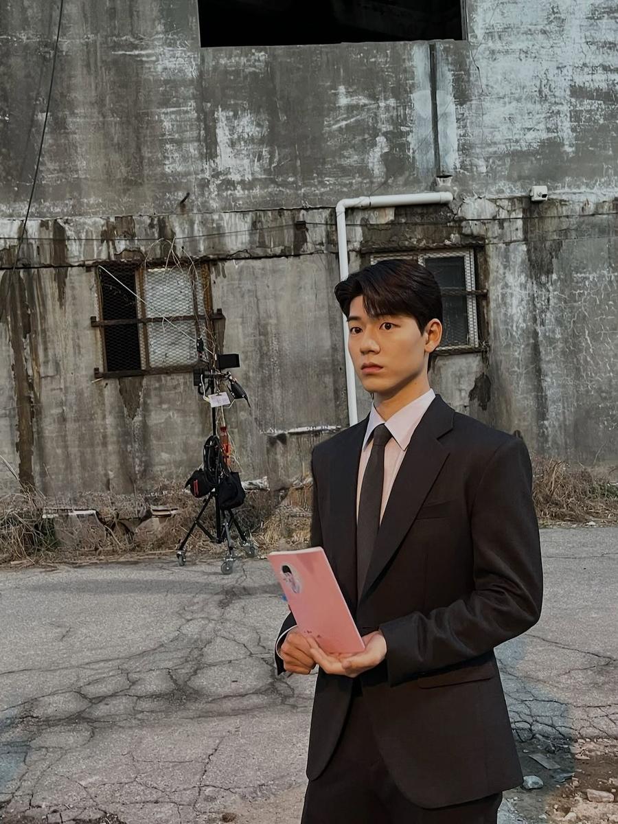 ペ・ヒョンソンは、『代理受験』で主演を務める