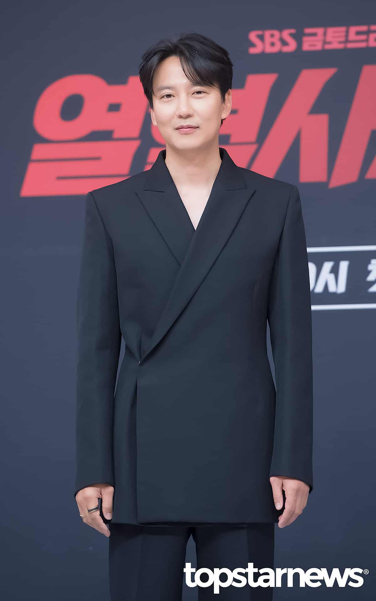 キム・ナムギルは、『悪夢』で主演を務める