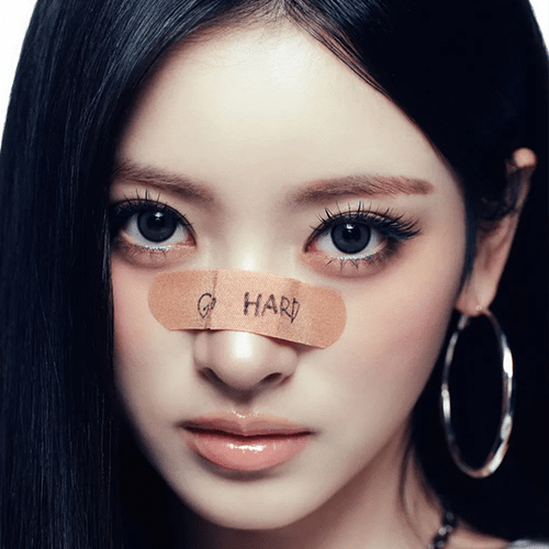 MEOVV アンナ (画像出典:THEBLACKLABEL)
